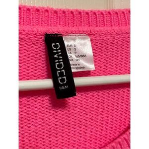 H & M Divided Hot Pink Sweater Size Small